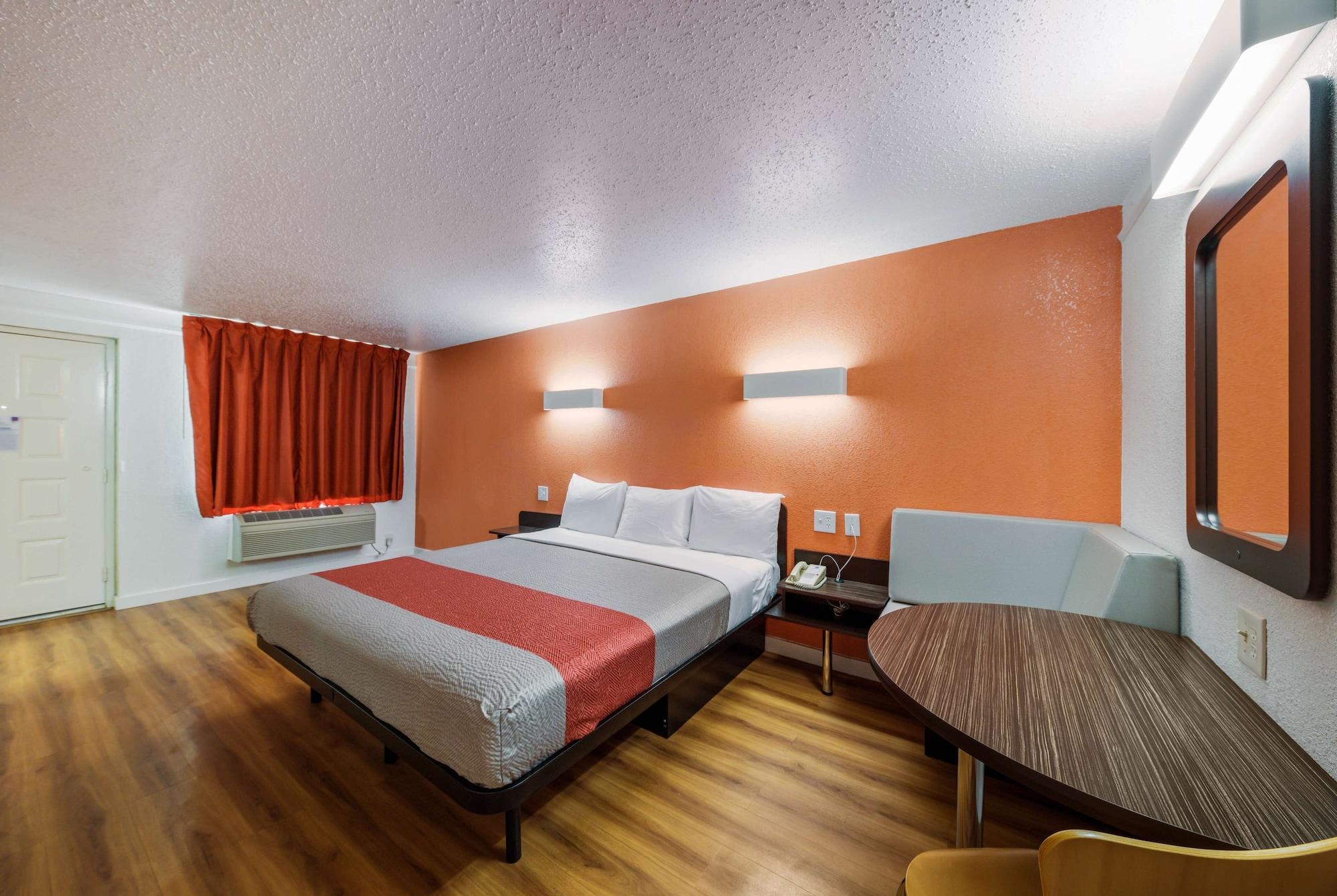 Motel 6-Dallas, Tx - Farmers Branch Bagian luar foto