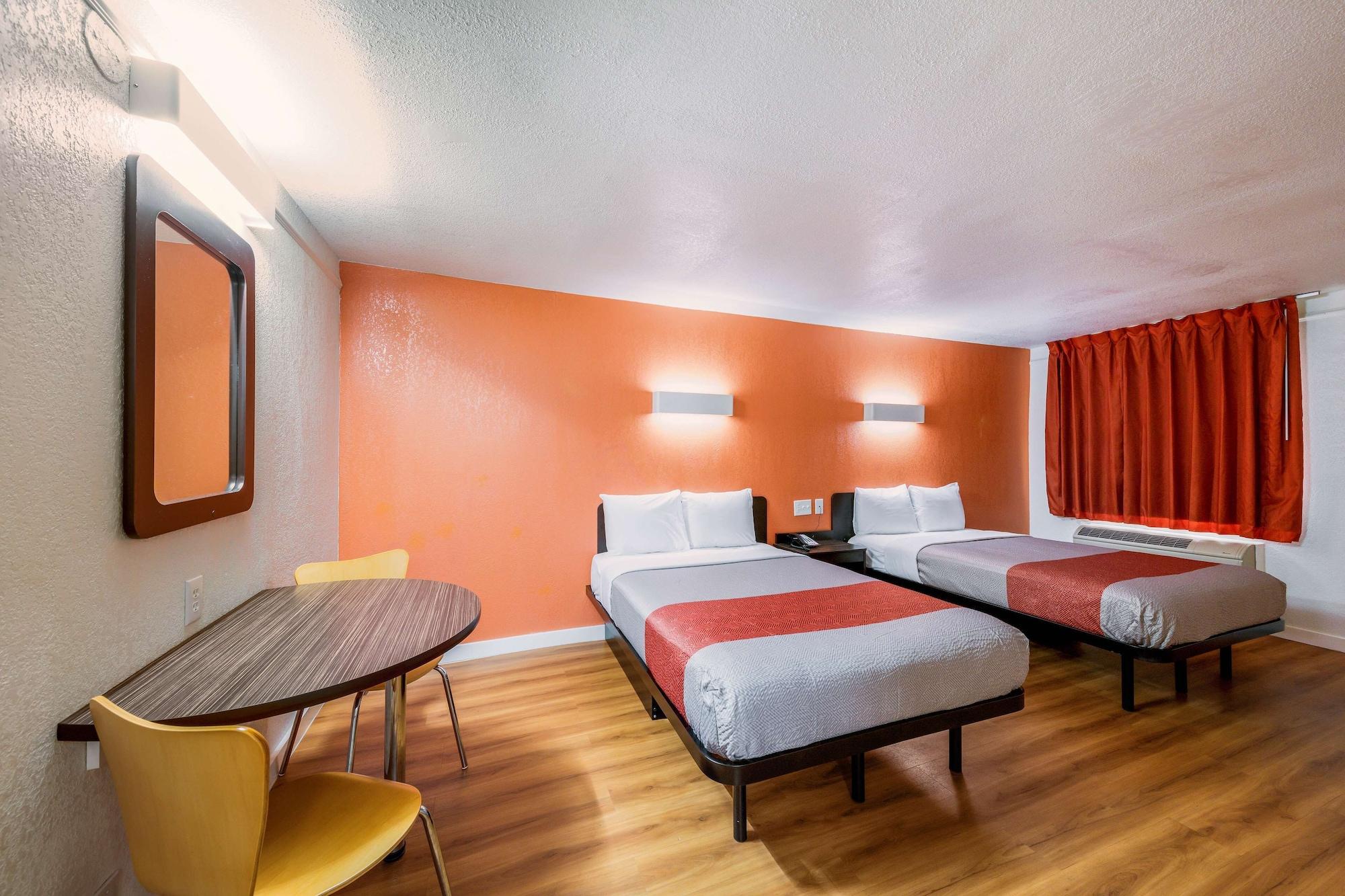 Motel 6-Dallas, Tx - Farmers Branch Bagian luar foto