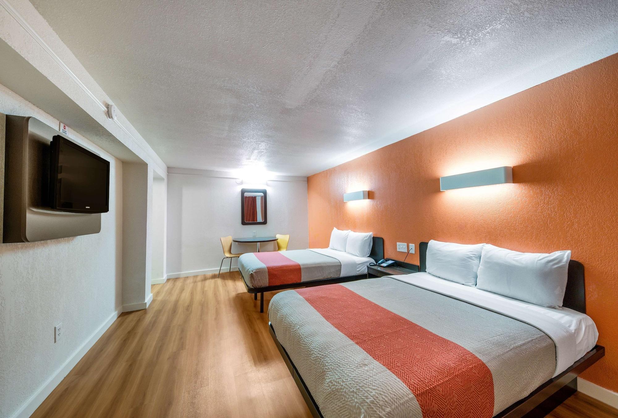 Motel 6-Dallas, Tx - Farmers Branch Bagian luar foto