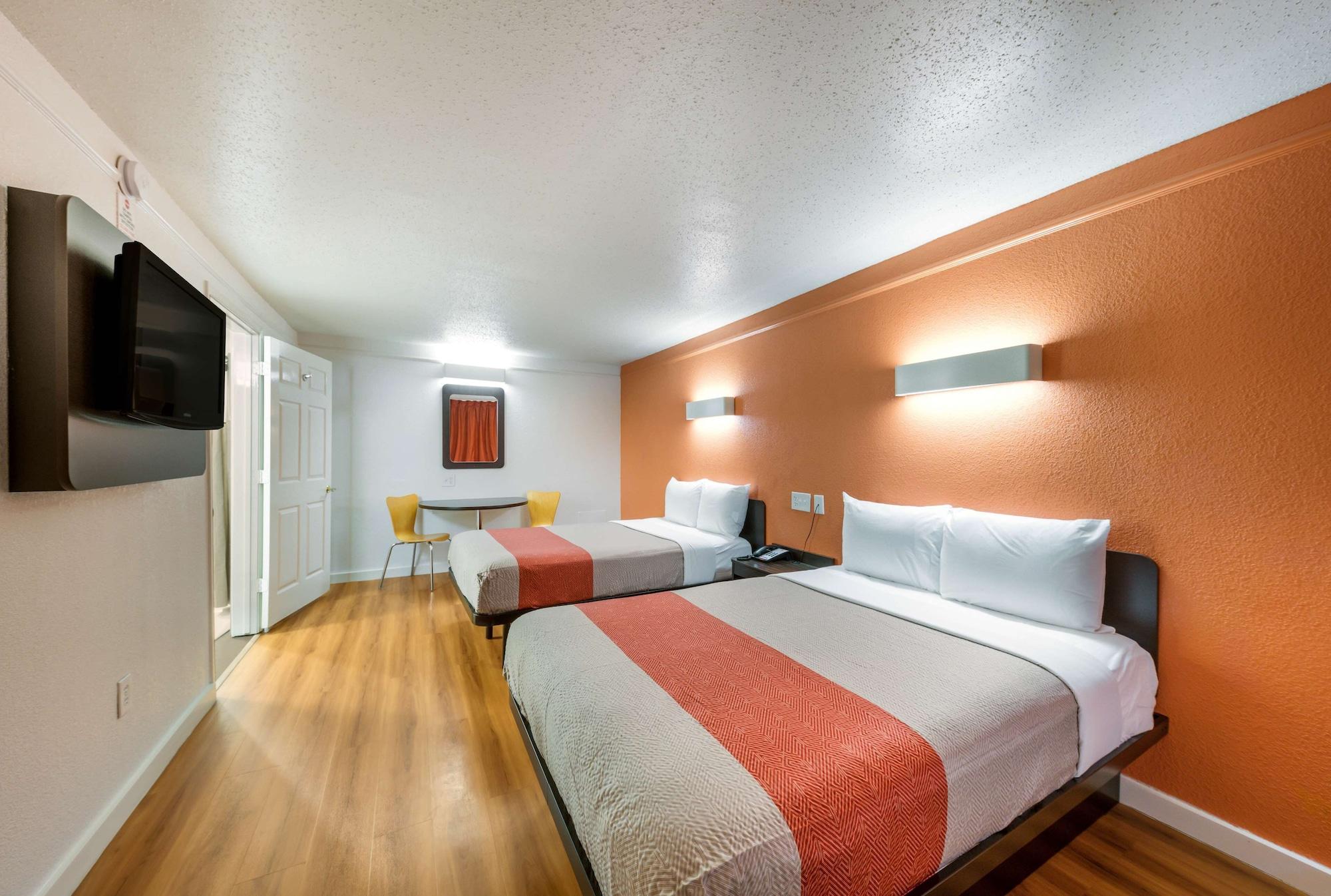 Motel 6-Dallas, Tx - Farmers Branch Bagian luar foto