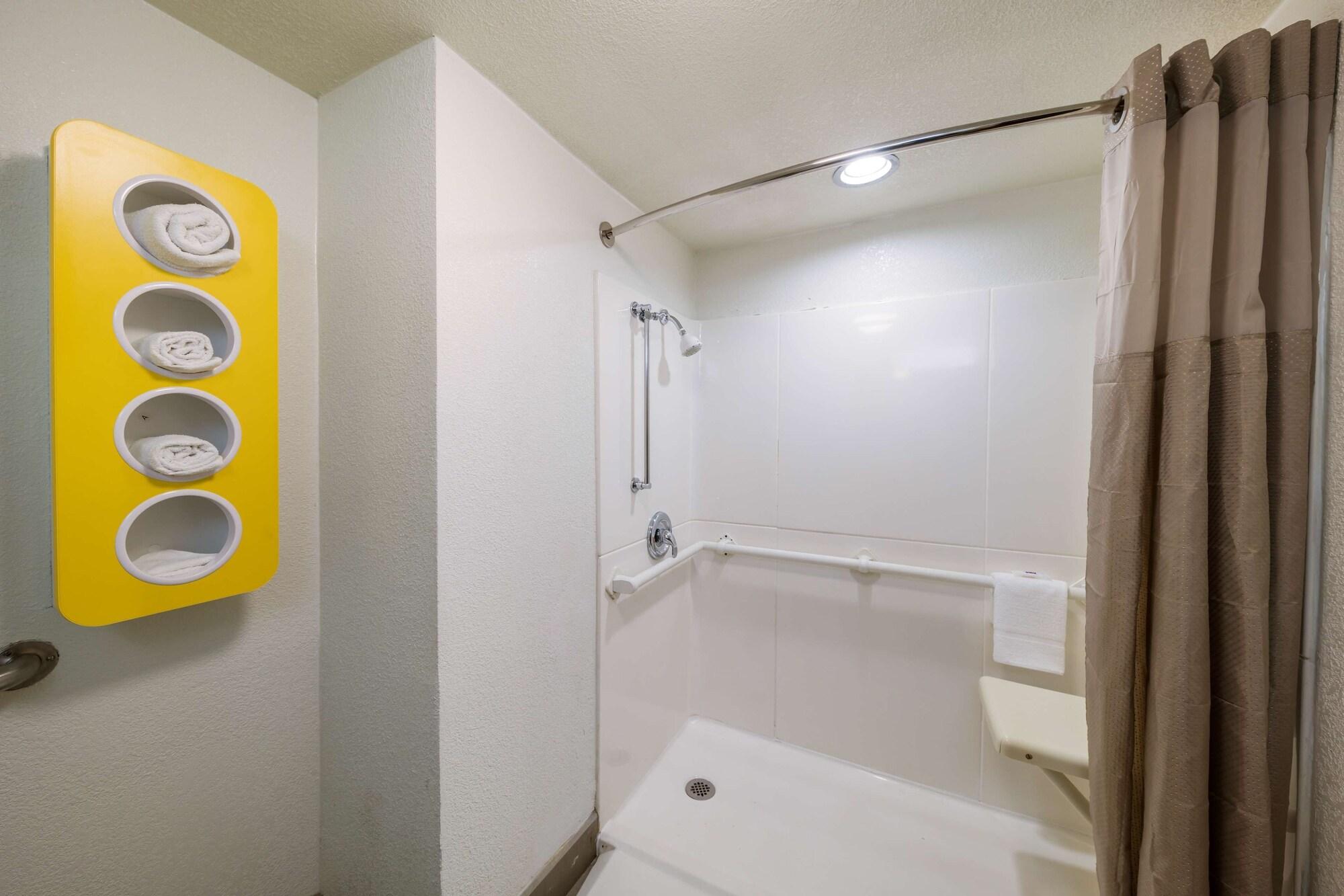 Motel 6-Dallas, Tx - Farmers Branch Bagian luar foto