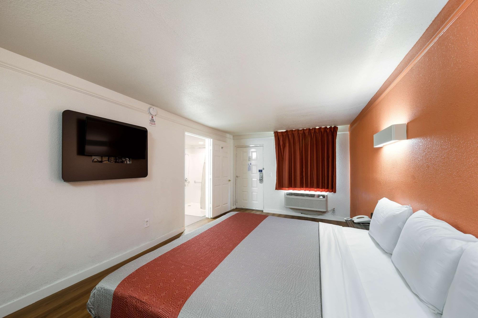 Motel 6-Dallas, Tx - Farmers Branch Bagian luar foto