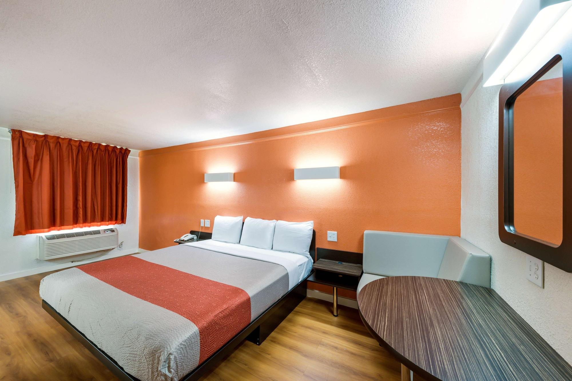 Motel 6-Dallas, Tx - Farmers Branch Bagian luar foto