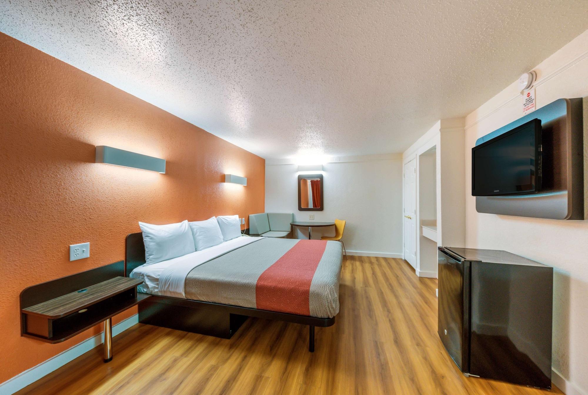 Motel 6-Dallas, Tx - Farmers Branch Bagian luar foto