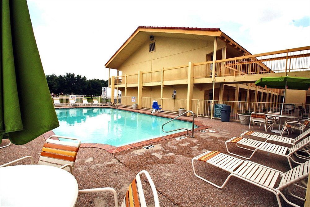 Motel 6-Dallas, Tx - Farmers Branch Bagian luar foto