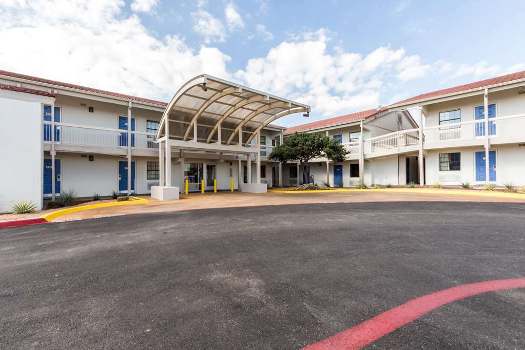 Motel 6-Dallas, Tx - Farmers Branch Bagian luar foto