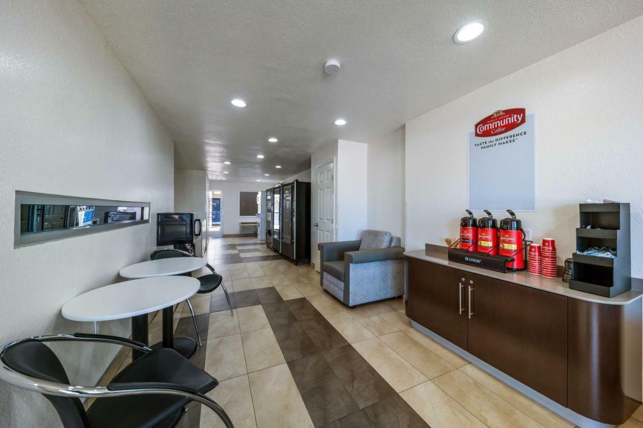 Motel 6-Dallas, Tx - Farmers Branch Bagian luar foto