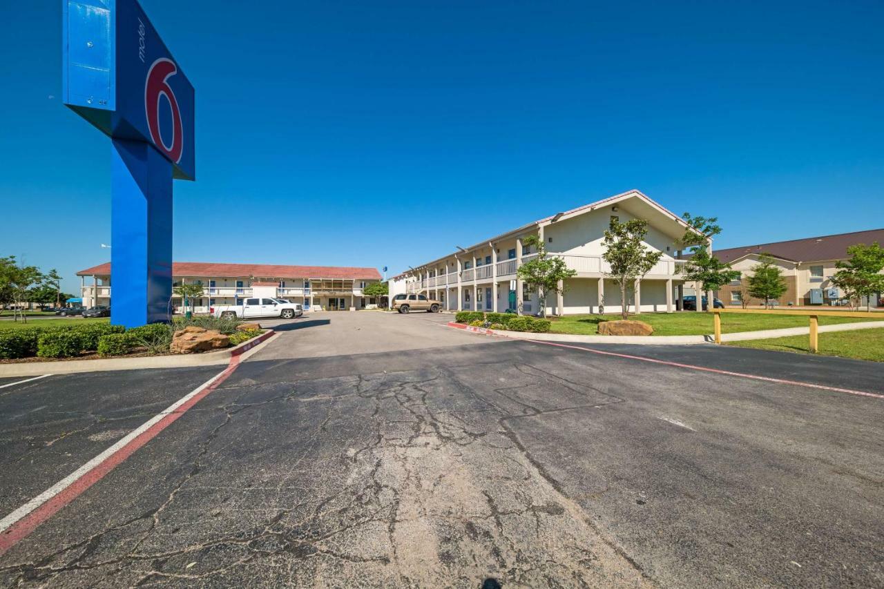 Motel 6-Dallas, Tx - Farmers Branch Bagian luar foto
