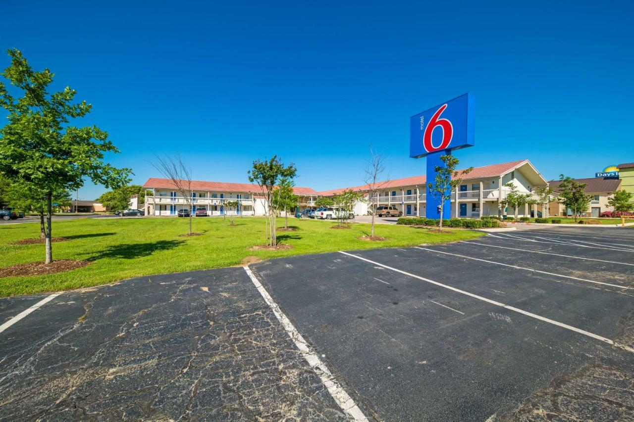 Motel 6-Dallas, Tx - Farmers Branch Bagian luar foto