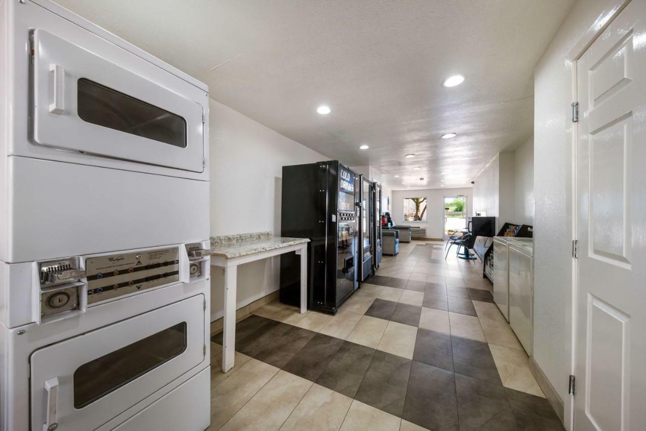 Motel 6-Dallas, Tx - Farmers Branch Bagian luar foto