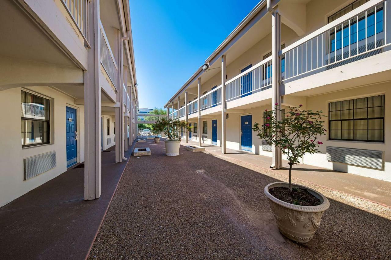 Motel 6-Dallas, Tx - Farmers Branch Bagian luar foto